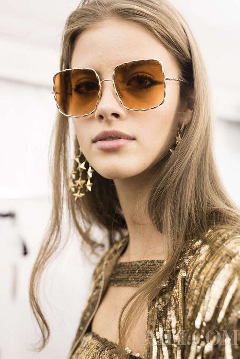 这5款墨镜总有一款帮你变成小V脸