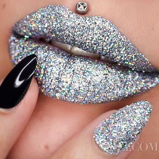 大胆创意唇 让你秒变派对主角