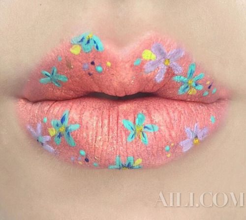 大胆创意唇 让你秒变派对主角