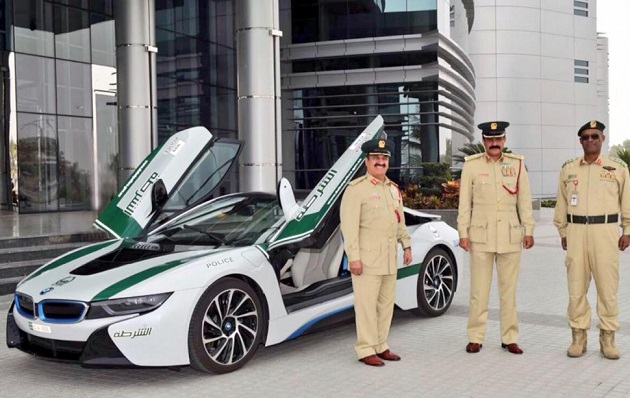 奢华跟环保并无冲突 迪拜警队购入 BMW i8！