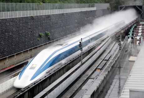 日本超导磁悬浮列车创时速５９０公里新纪录