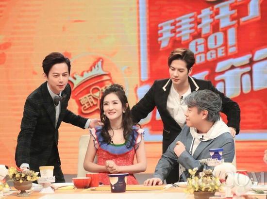 何炅“后宫失火”！谢娜王嘉尔公开争宠显尴尬