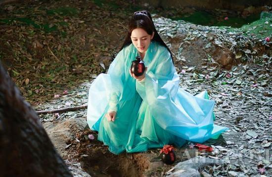 玄女+素锦+缪清+王鸥，团结起来都不是杨幂对手