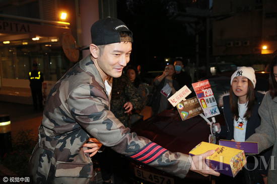 黄晓明憔悴不堪如大叔 照顾妻儿所致变相秀恩爱