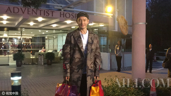 黄晓明憔悴不堪如大叔 照顾妻儿所致变相秀恩爱