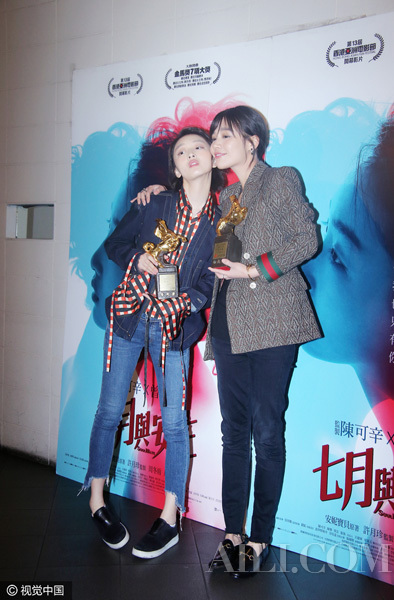 抛开影后光环，周冬雨马思纯又变成穿着牛仔裤的姑娘