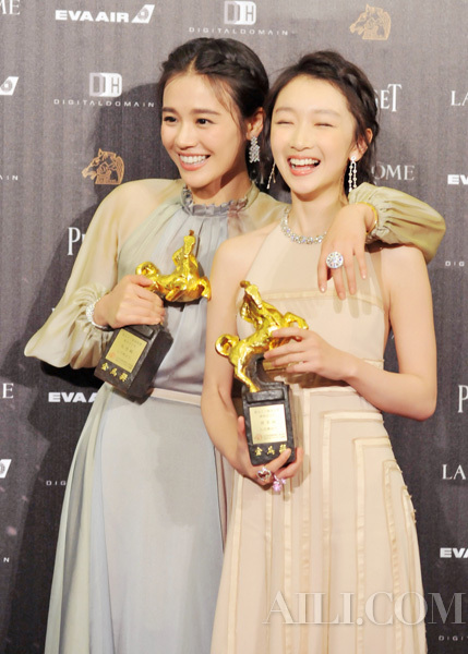 抛开影后光环，周冬雨马思纯又变成穿着牛仔裤的姑娘