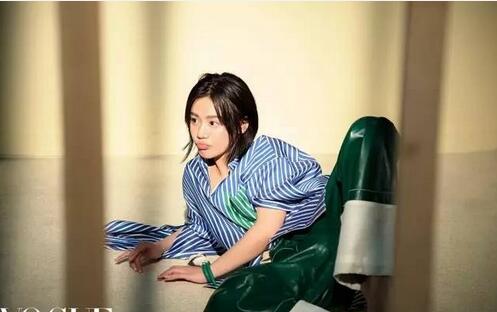 马思纯这么老，竟与周冬雨和春夏同框拍写真！