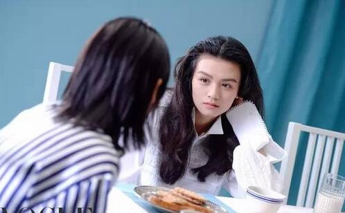 马思纯这么老，竟与周冬雨和春夏同框拍写真！