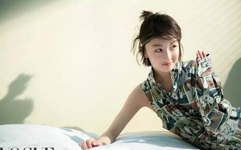 马思纯这么老，竟与周冬雨和春夏同框拍写真！