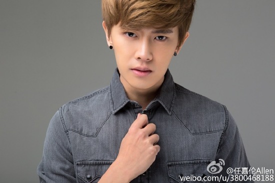 广平王任嘉伦的生活日常：吃货 深情 眼神差