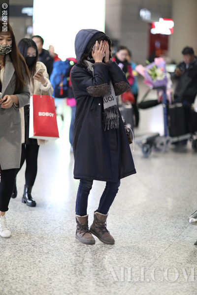 郑爽哭了原因有N种，为何非是与胡彦斌分手抑郁？