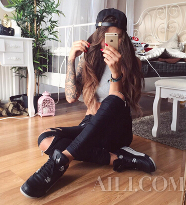 哑铃是锻炼腿部肌肉的完美武器