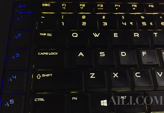 最新Alienware 17体验 键盘与背光