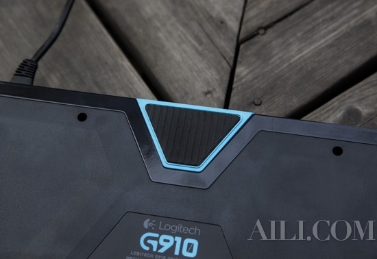 罗技G910机械键盘背部介绍