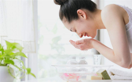 舒缓肌肤“小情绪”，蛋蛋面膜效果怎么样?