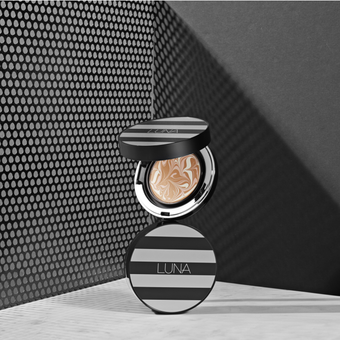 打造韩式水光肌—露娜水润精华粉饼FX