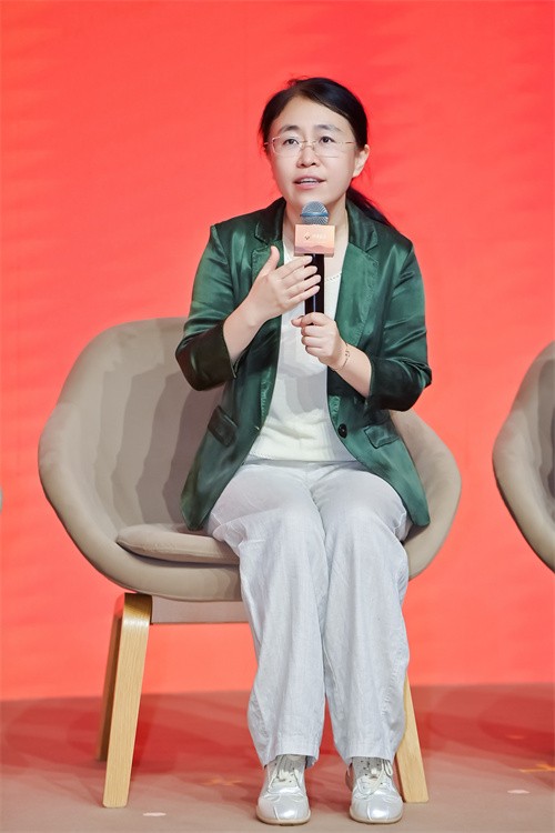 4. 复旦大学社会发展与公共政策学院副院长、教授,商务部消费大数据实验室主任张伊娜.jpg