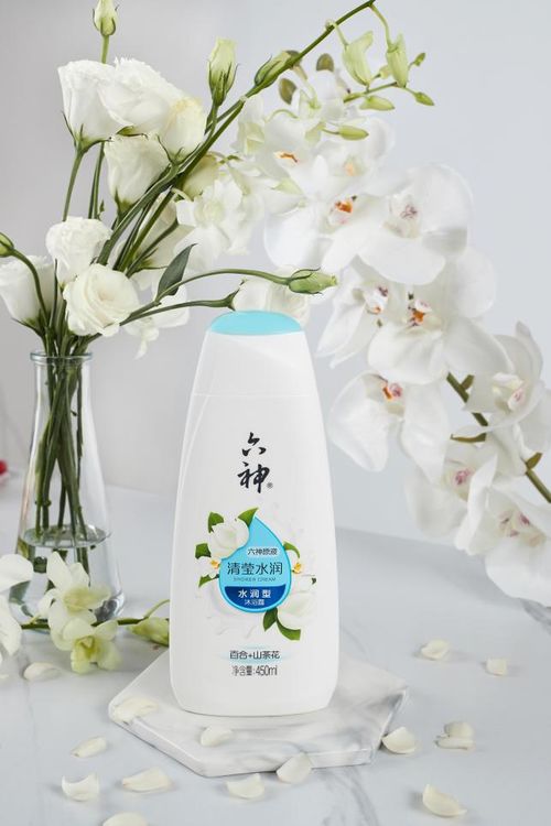 六神清润型沐浴露：许你清洁、滋润和花香